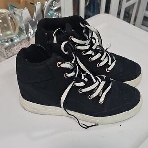 Black and White Sneakers with Sleek Design Size 6.5 Canvas